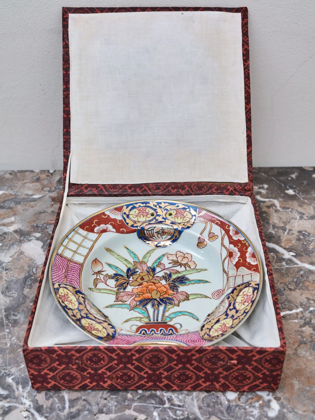 Japonský porcelánový holicí talíř Imari v dárkové krabici