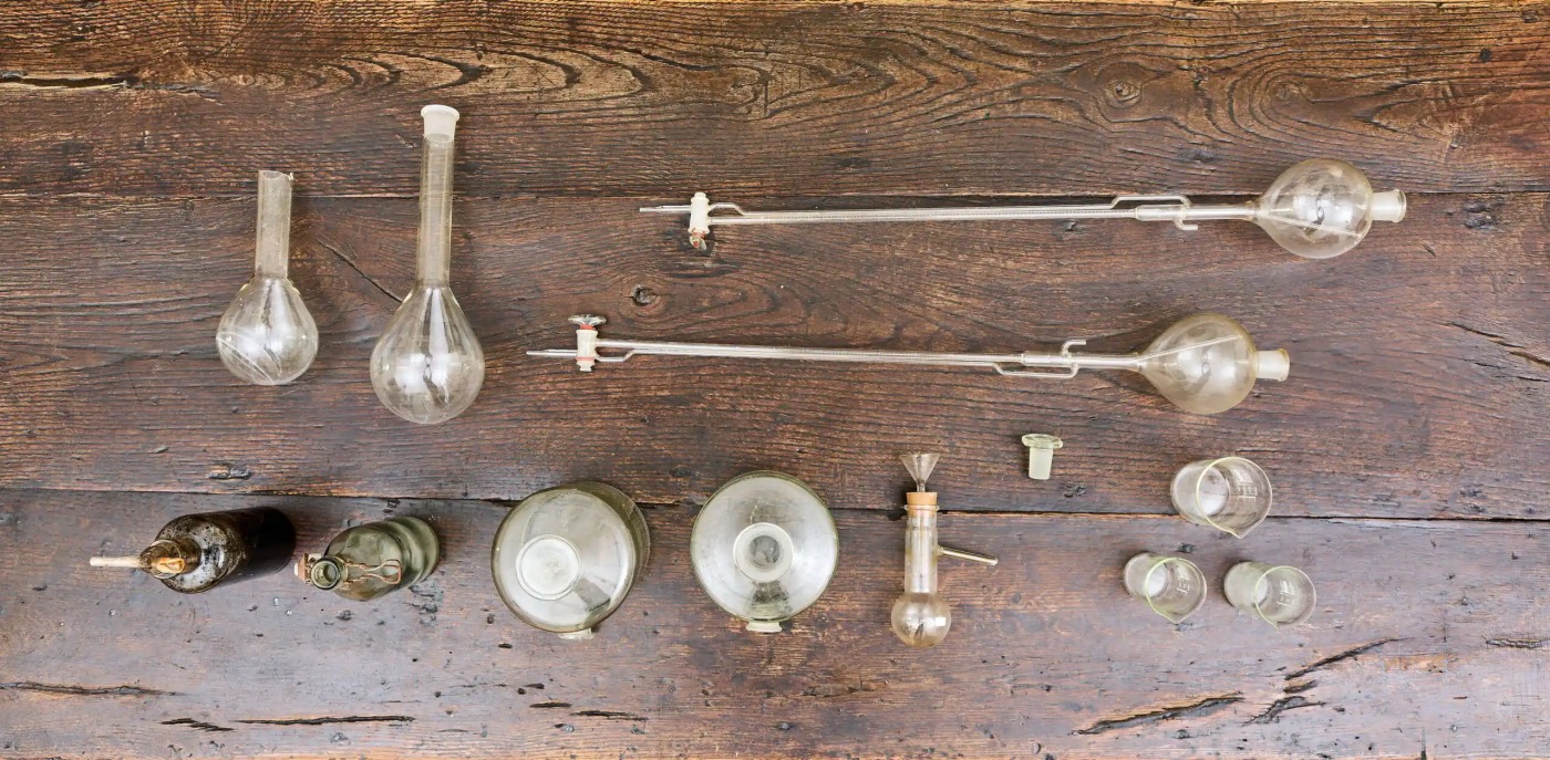 Konvolut historického laboratorního skla
