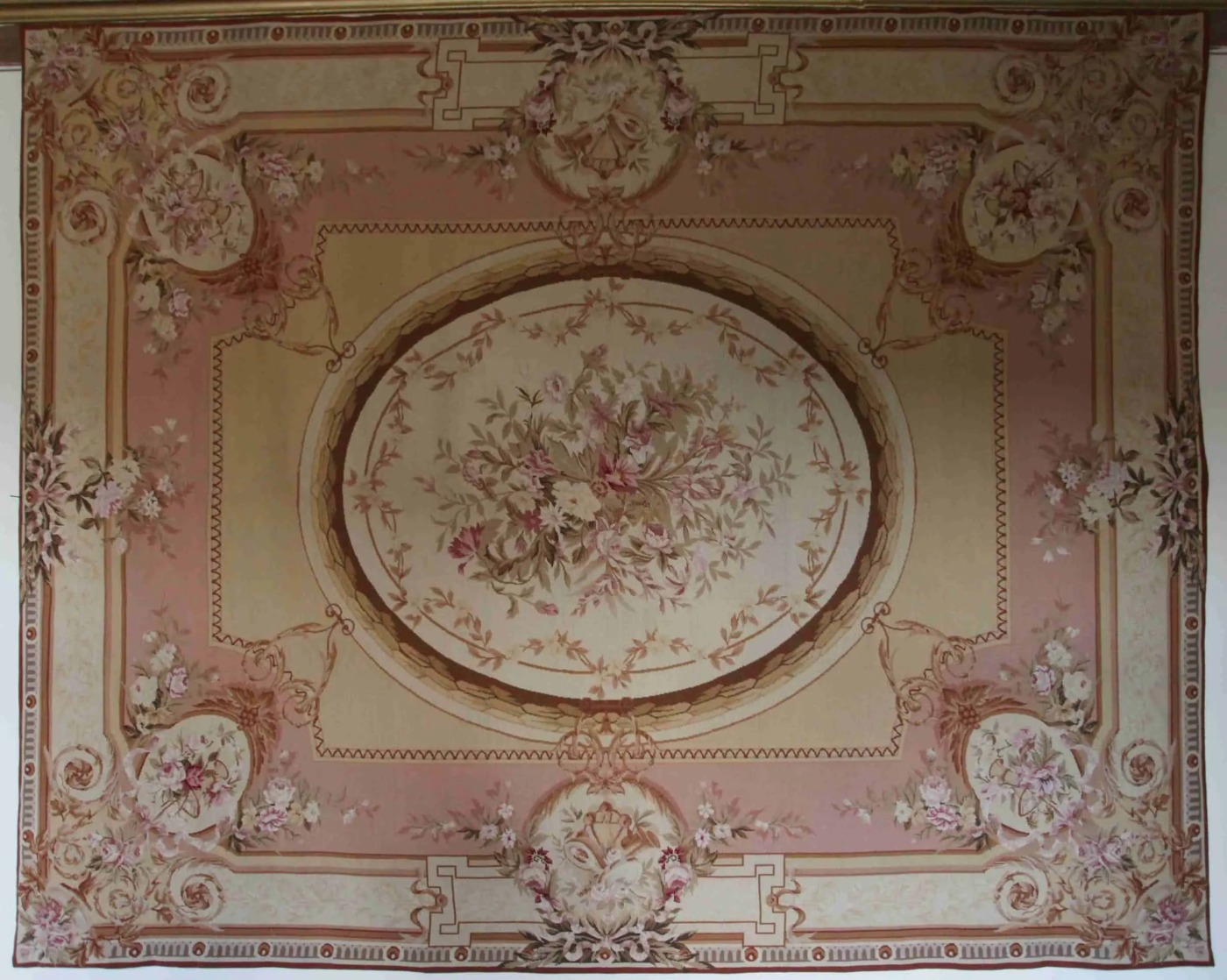 Koberec Aubusson 331 x 271 cm