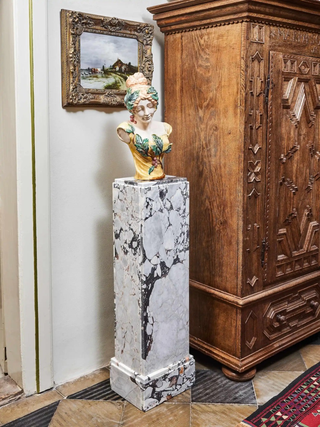 Mramorový podstavec ve stylu art deco