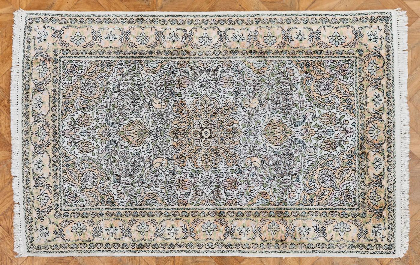 Hedvábný koberec z kašmíru 193 X 118 cm
