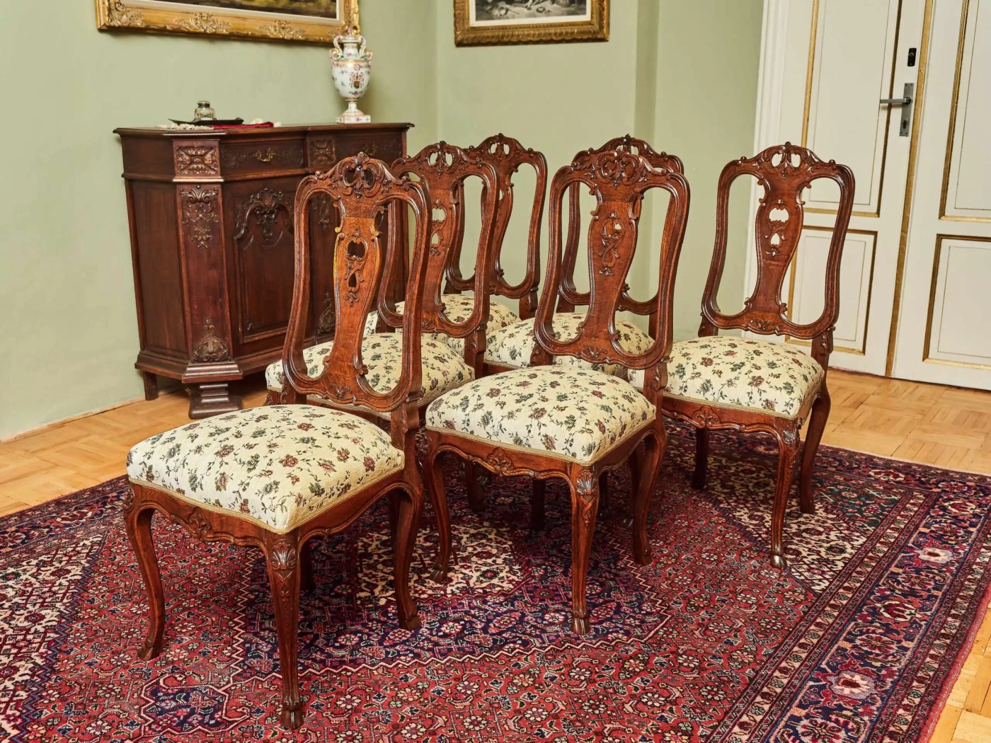 Neorokokové židle z Lutychu – restaurované