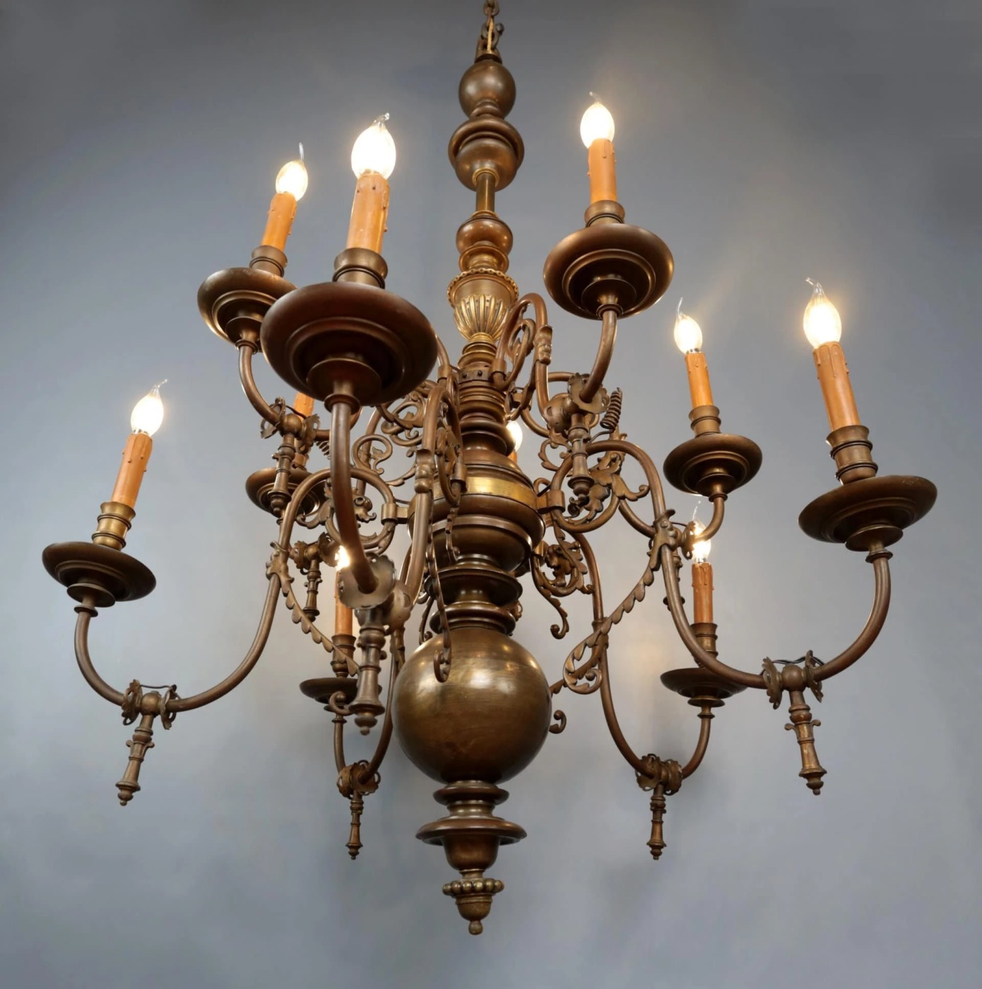 Starožitný zámecký lustr z bronzu desetiramenný