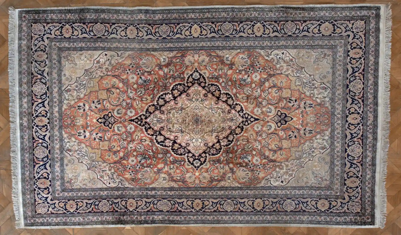 Hedvábný koberec z Kašmíru 303 X 186 cm