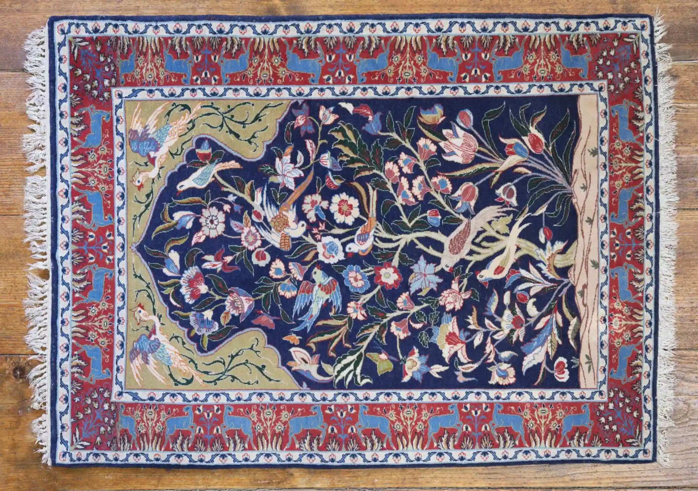 Perský kobereček z Isfahanu. Hedvábná osnova. 109 X 75 cm