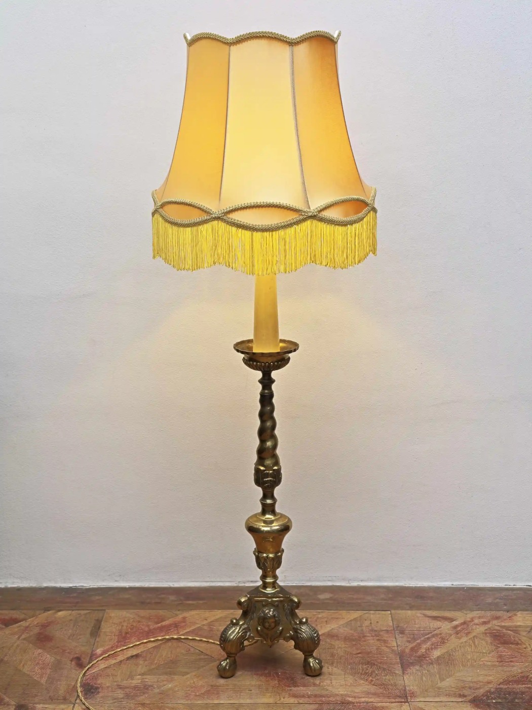 Starožitná neobarokní stojací lampa