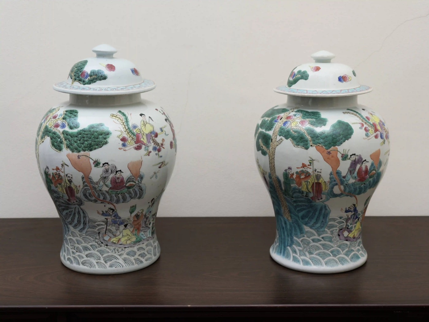 Párové čínské zásobnice s víky, famille rose, výška 44 cm