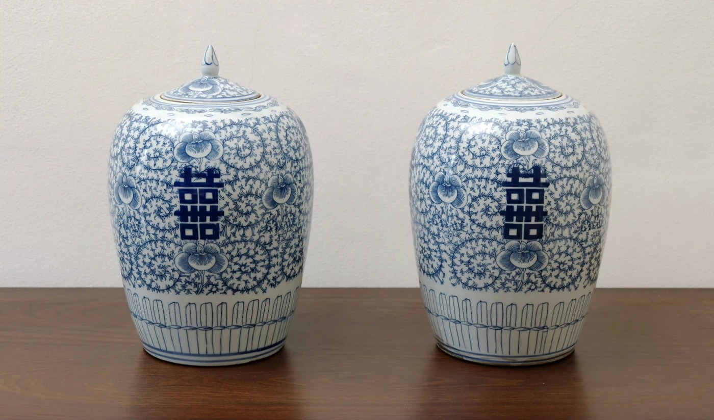 Čínské párové zásobnice s víky, kobaltová podglazurní malba, výška 36 cm
