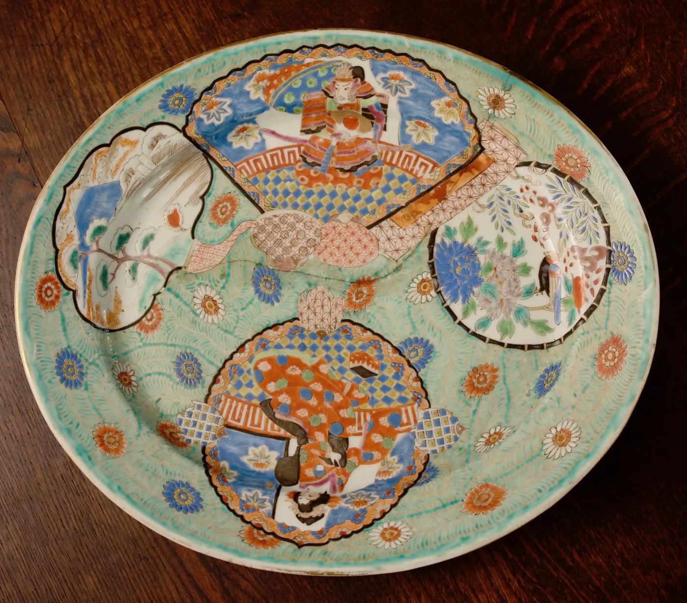 Japonský ručně malovaný porcelánový talíř, Kutani / Imari styl, období Meidži