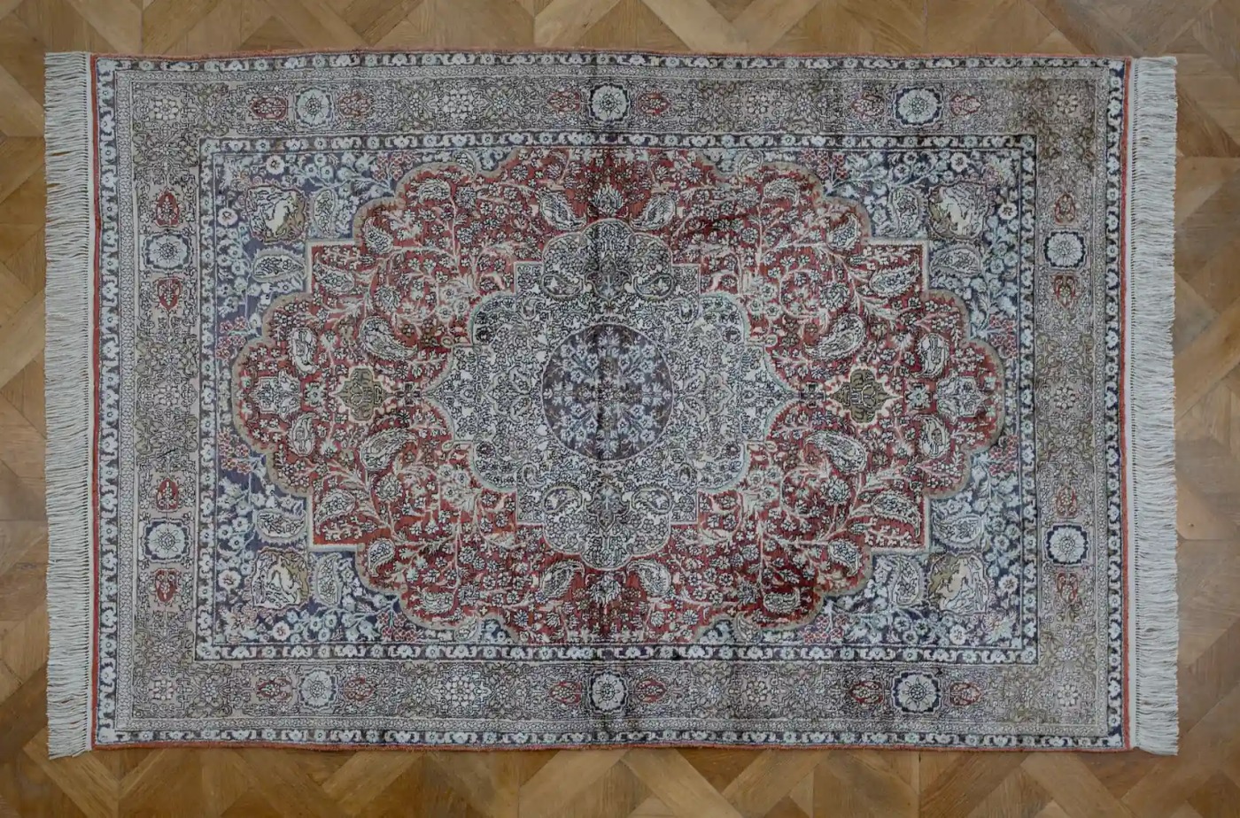 Celohedvábný turecký koberec Hereke s jeleny a ptáky 198 × 124 cm